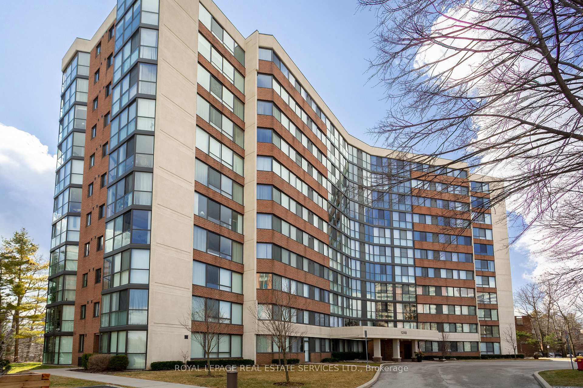 110 - 1240 Marlborough Court, Oakville, ON, exterior
