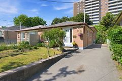 48 Venetian Crescent, Toronto W05, ON, exterior