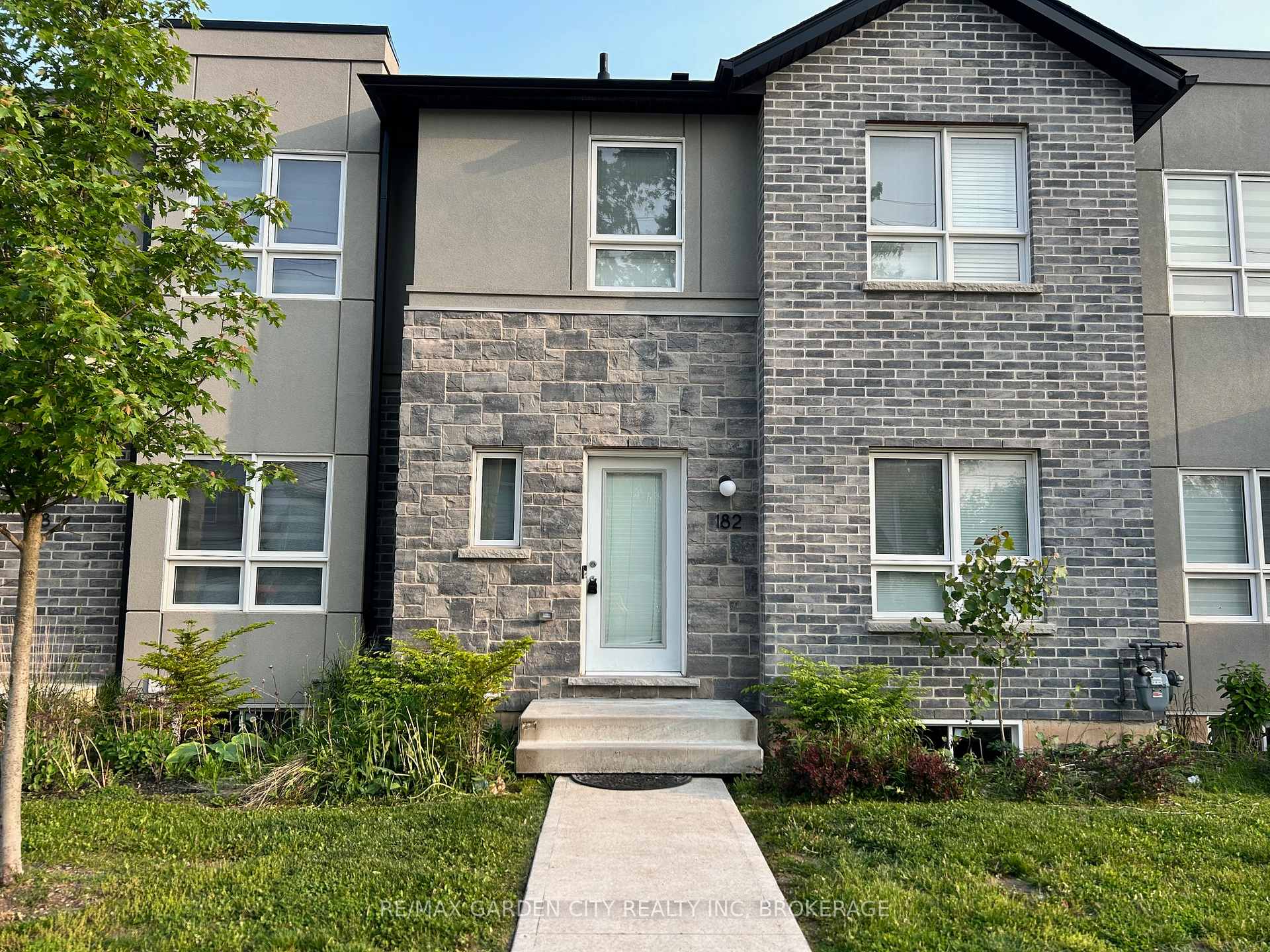 8 - 182 BROADWAY Lane, Welland, ON, exterior