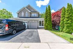 5624 Freshwater Drive, Mississauga, ON, exterior