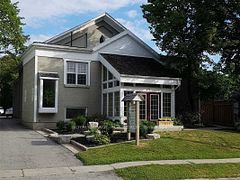 Lower Cubicle - 411 Queen Street, Newmarket, ON, exterior