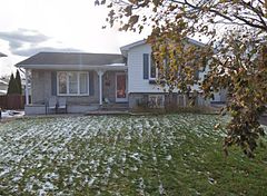 810 Chelsea Crescent, Cornwall, ON, exterior