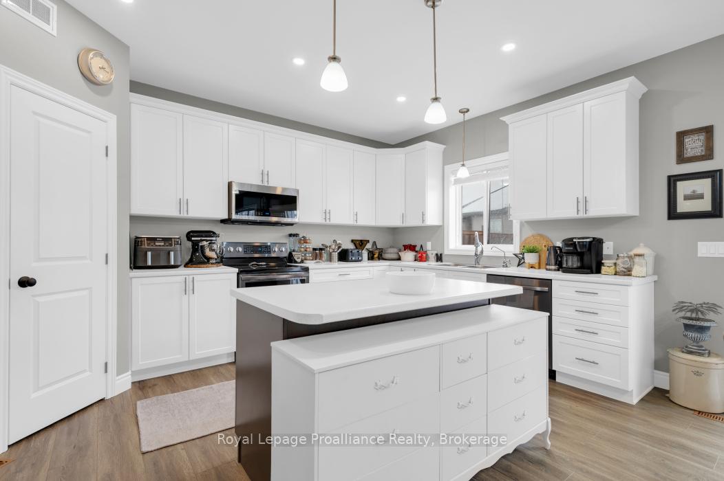 49 Redwood Drive, Belleville, ON, exterior