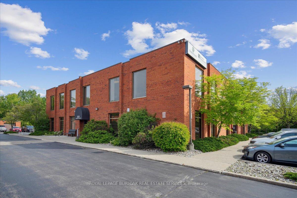 102 - 2321 Fairview Street, Burlington, ON, exterior