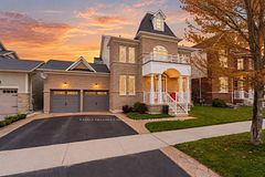 5 Magna Carta Road, Barrie, ON, exterior