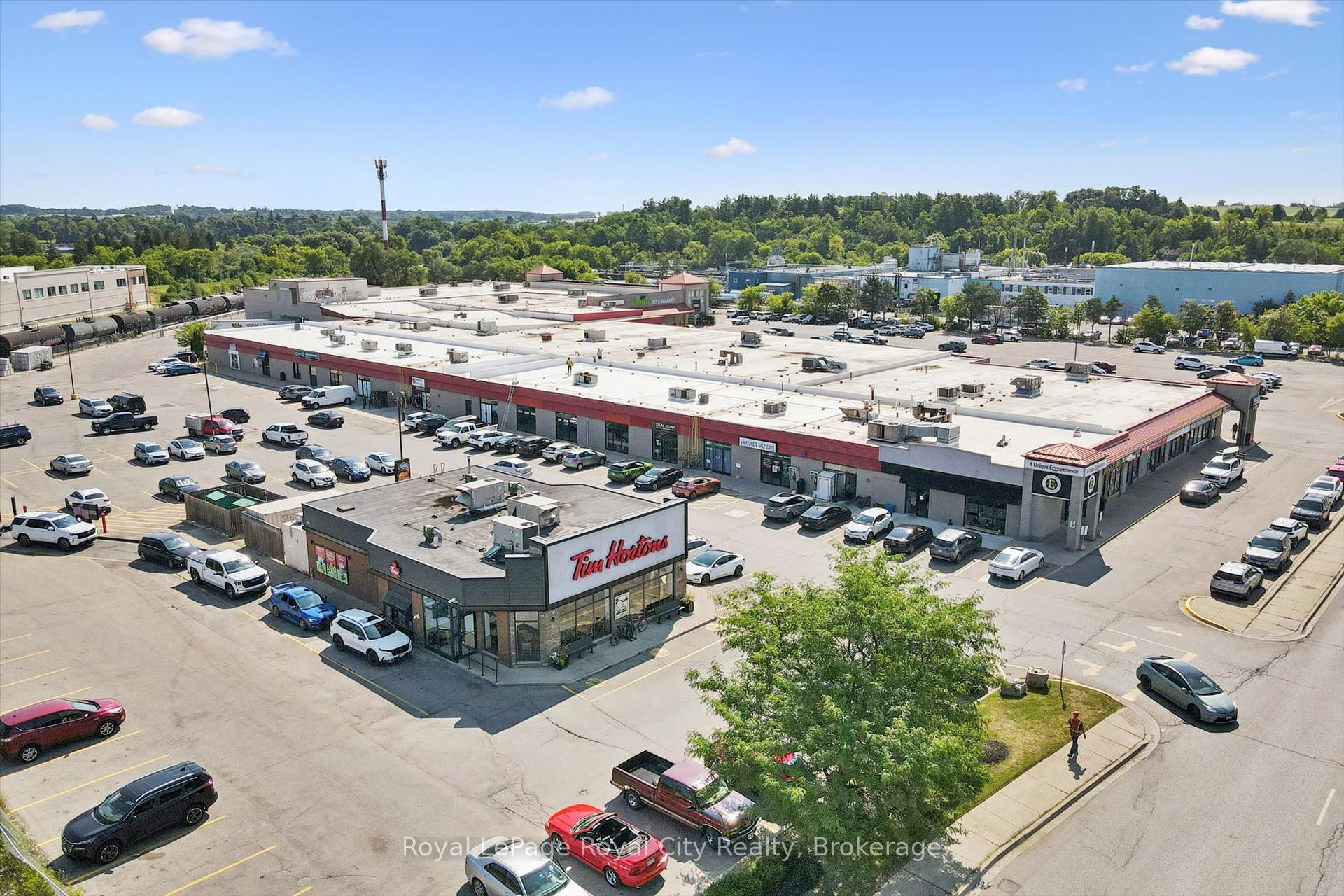 208 Victoria Road, Guelph, ON, exterior