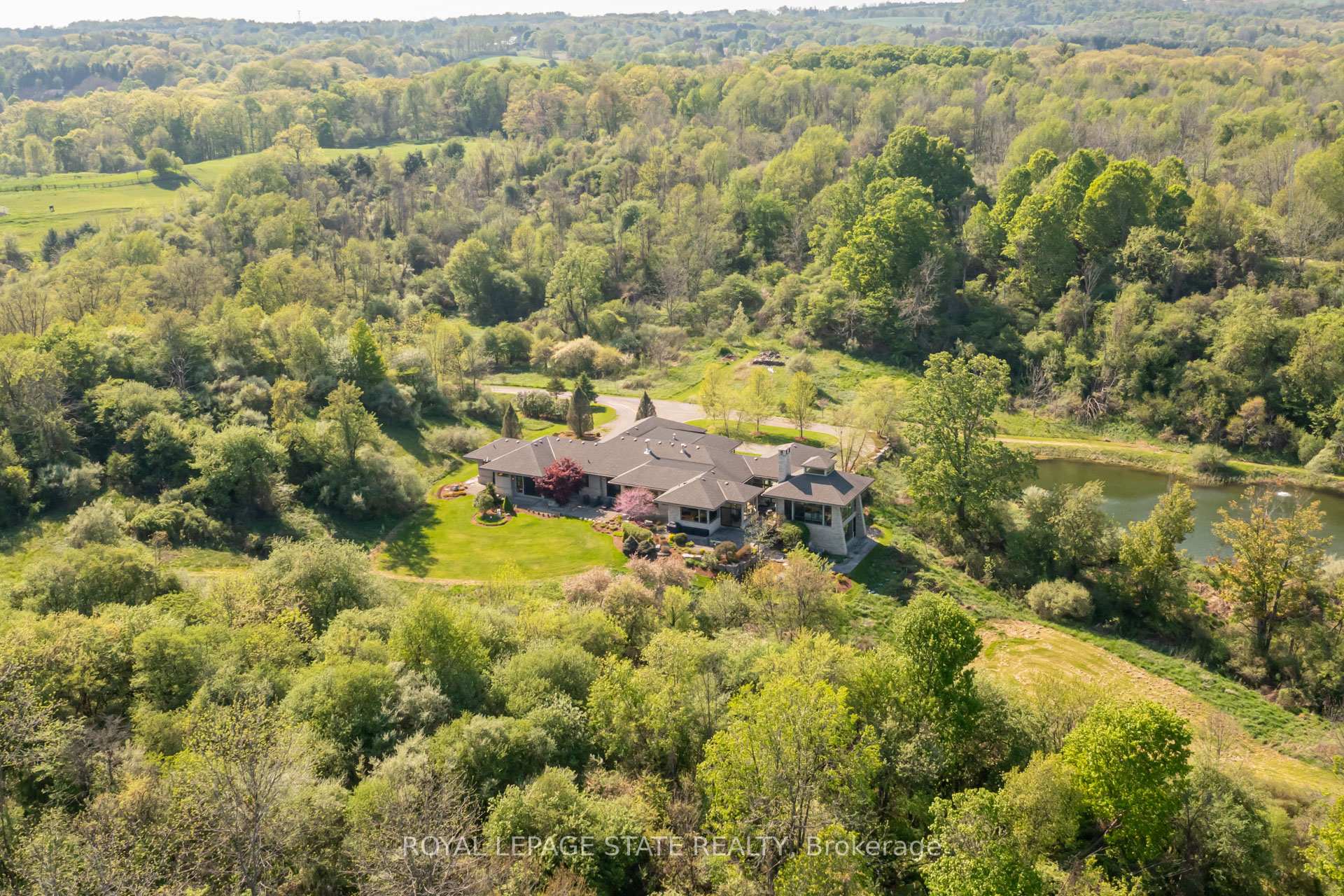 1099 Mineral Springs Road, Hamilton, ON, exterior