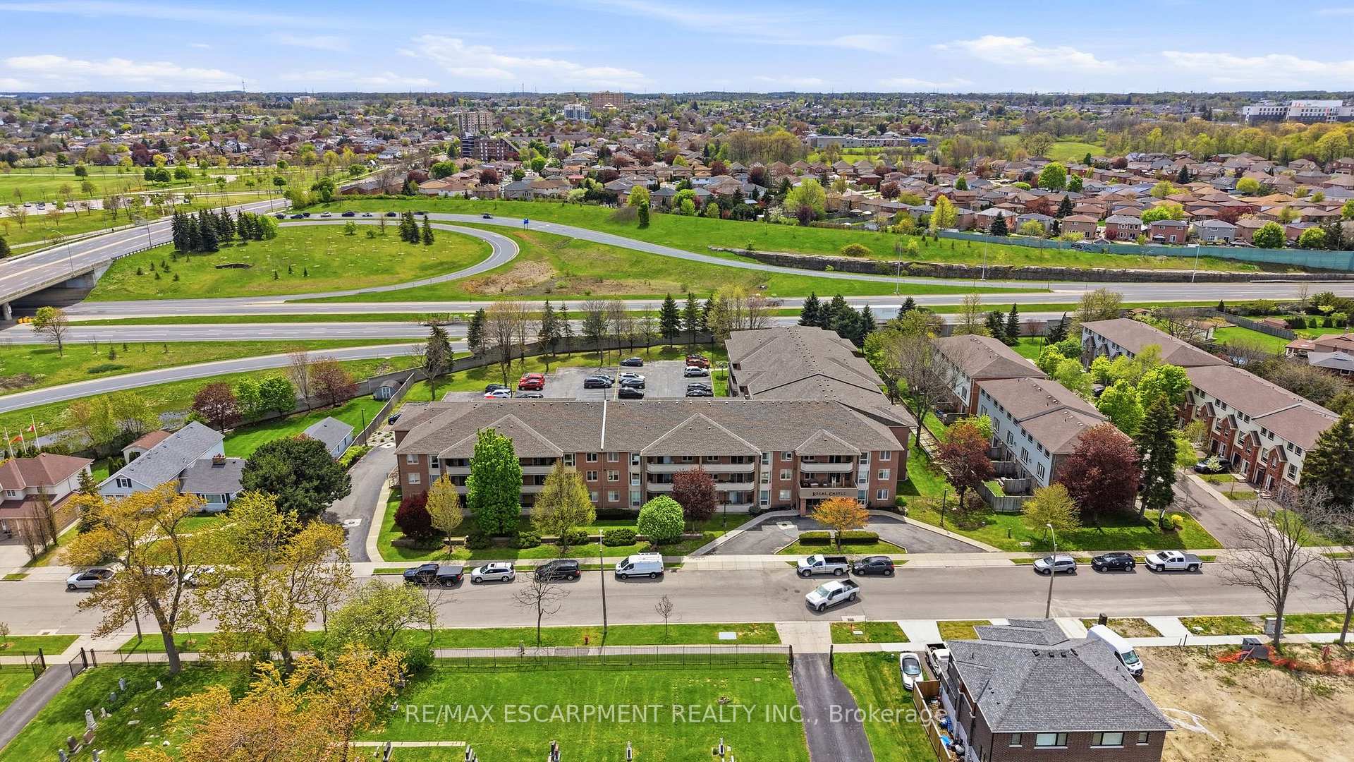303 - 416 Limeridge Road, Hamilton, ON, exterior