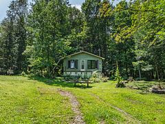 28 Dovers Hill Road, Dysart et al, ON, exterior