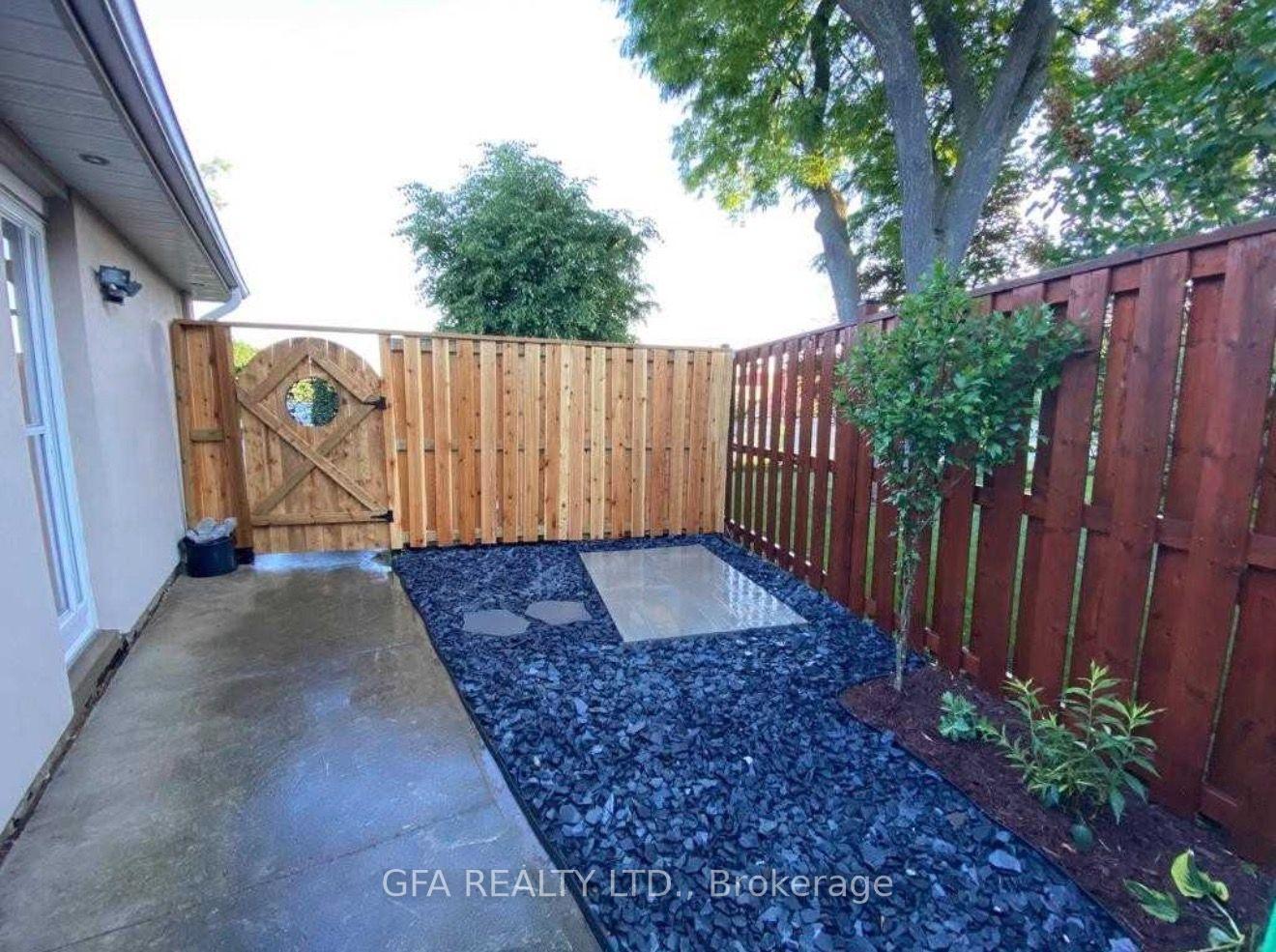 #Lower - 9 Melville Crescent, Brampton, ON, exterior