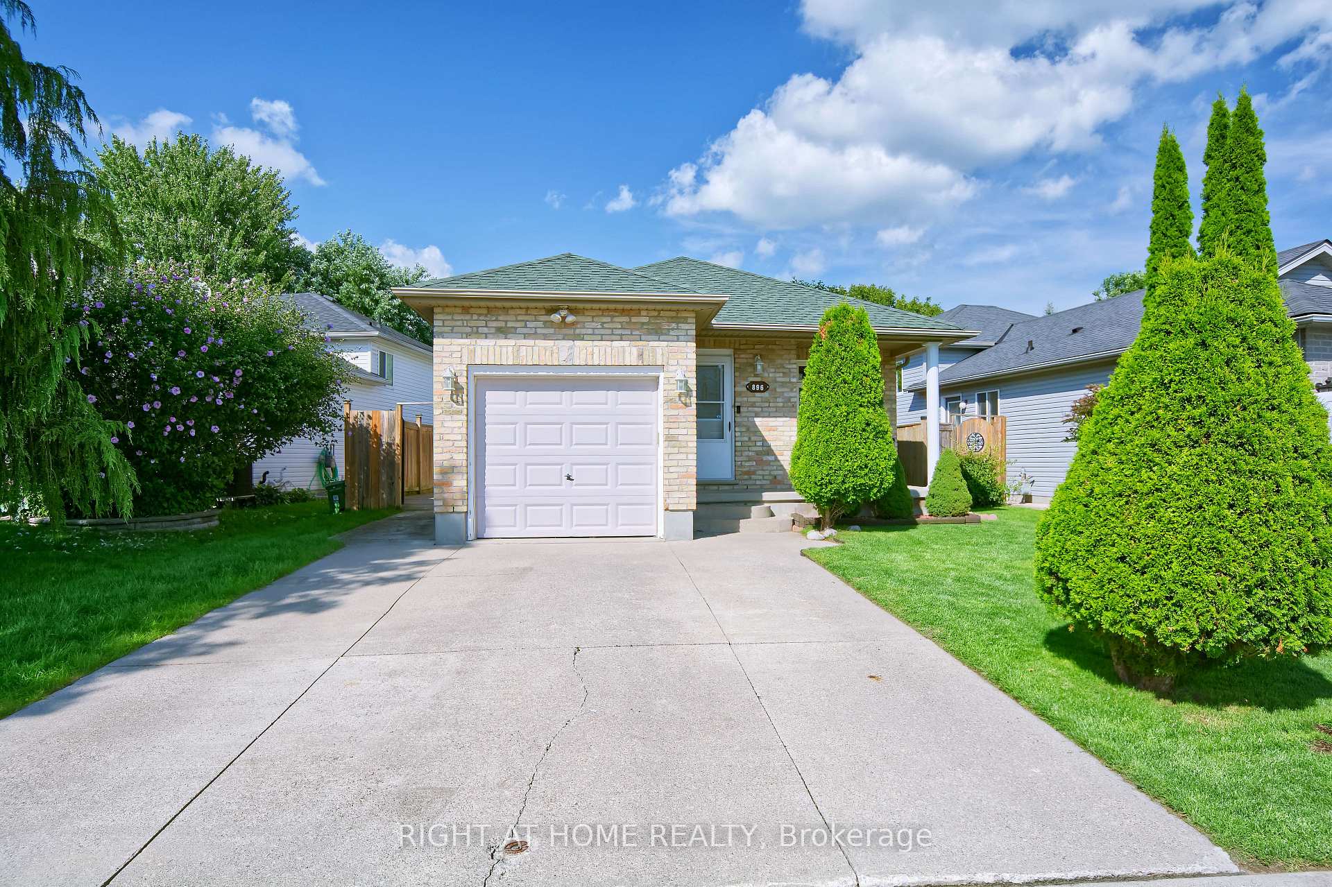 896 Fogerty Street, London North, ON, exterior