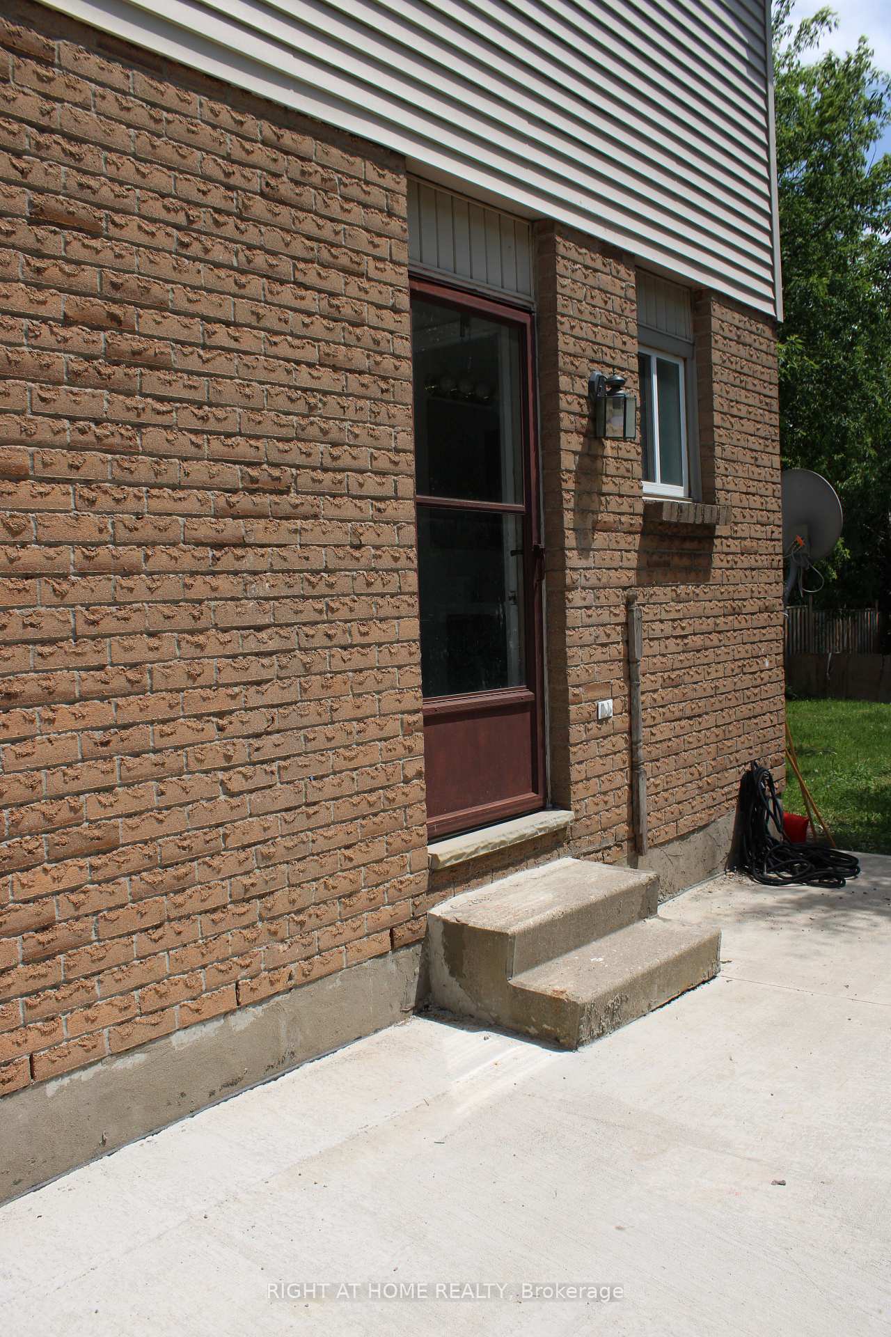 168 Golfdale Crescent, London South, ON, exterior