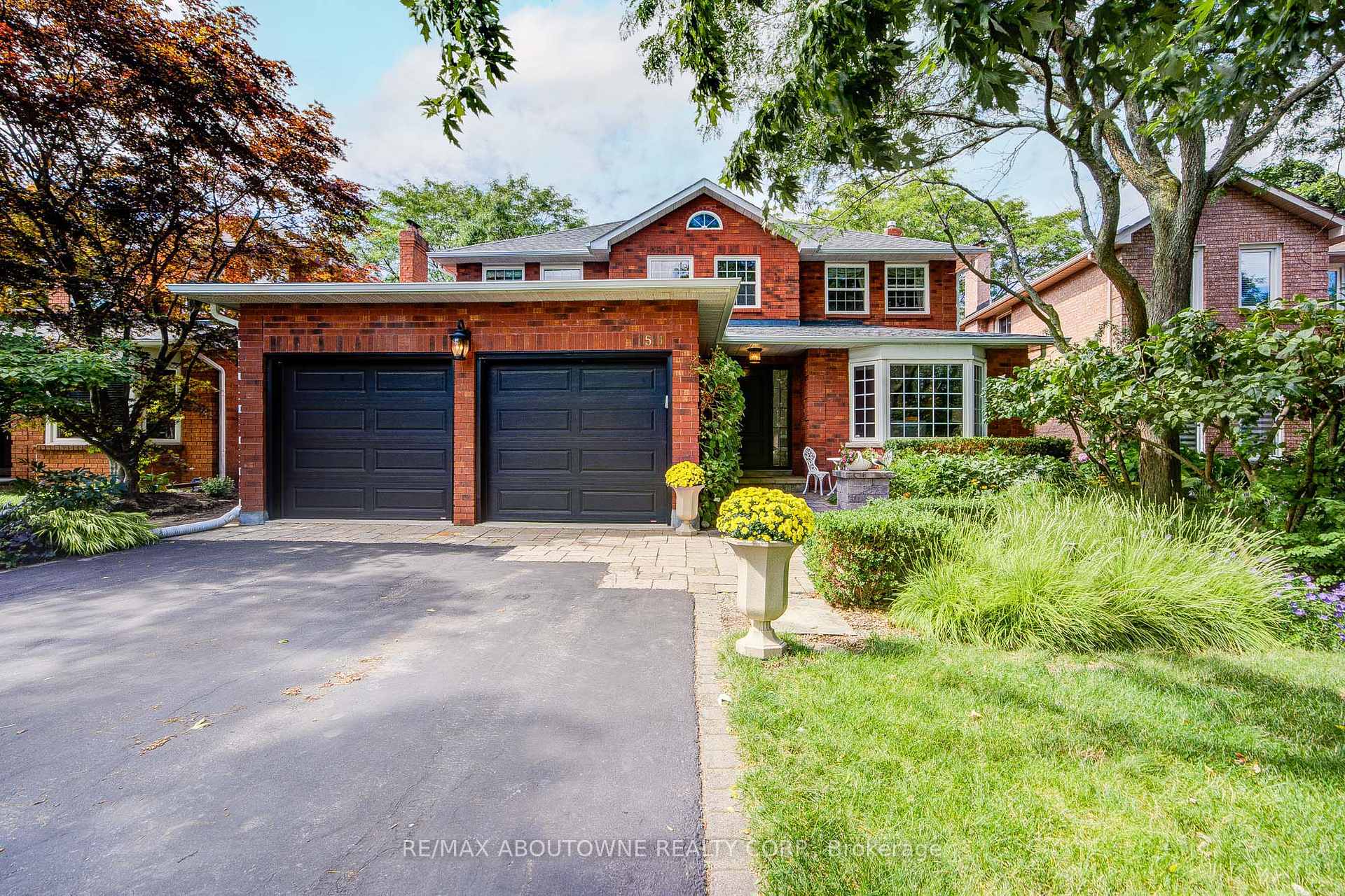 1511 Stoneybrook Trail, Oakville, ON, exterior