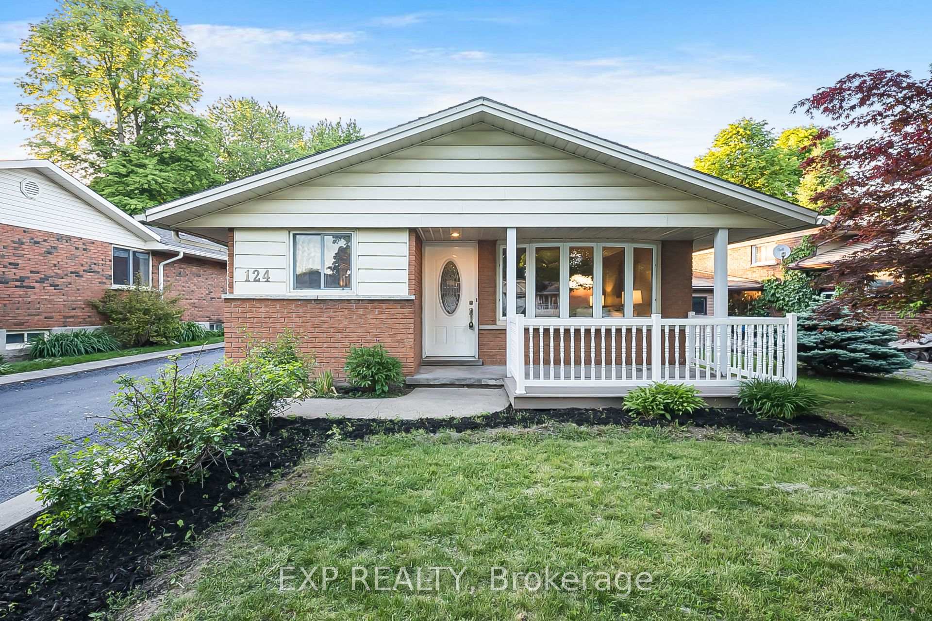 124 Dunsmere Drive, Kitchener, ON, exterior