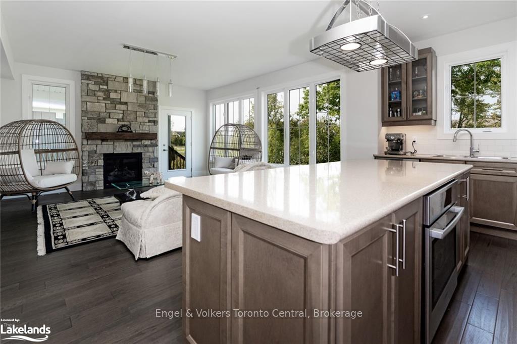 364 Yellow Birch Crescent, Blue Mountains, ON, exterior