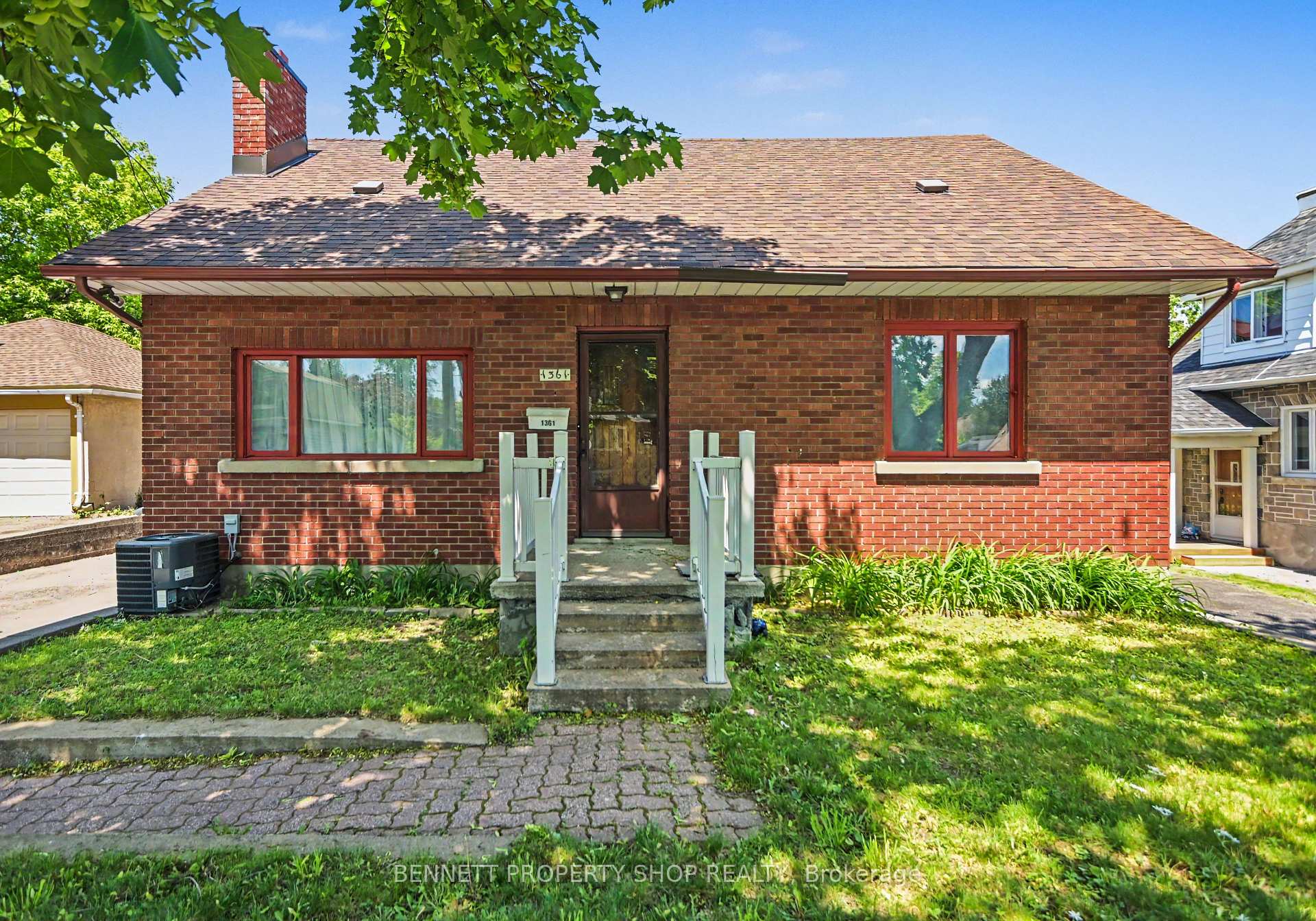 1361 Summerville Avenue, Carlington - Central Park, ON, exterior