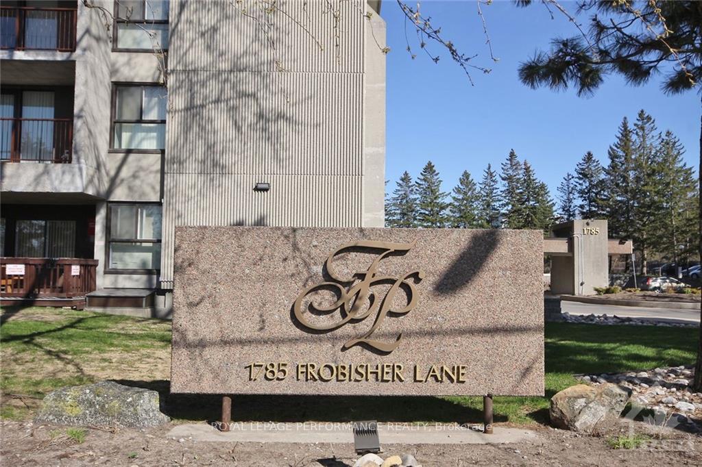 1102 - 1785 Frobisher Lane, Alta Vista and Area, ON, exterior