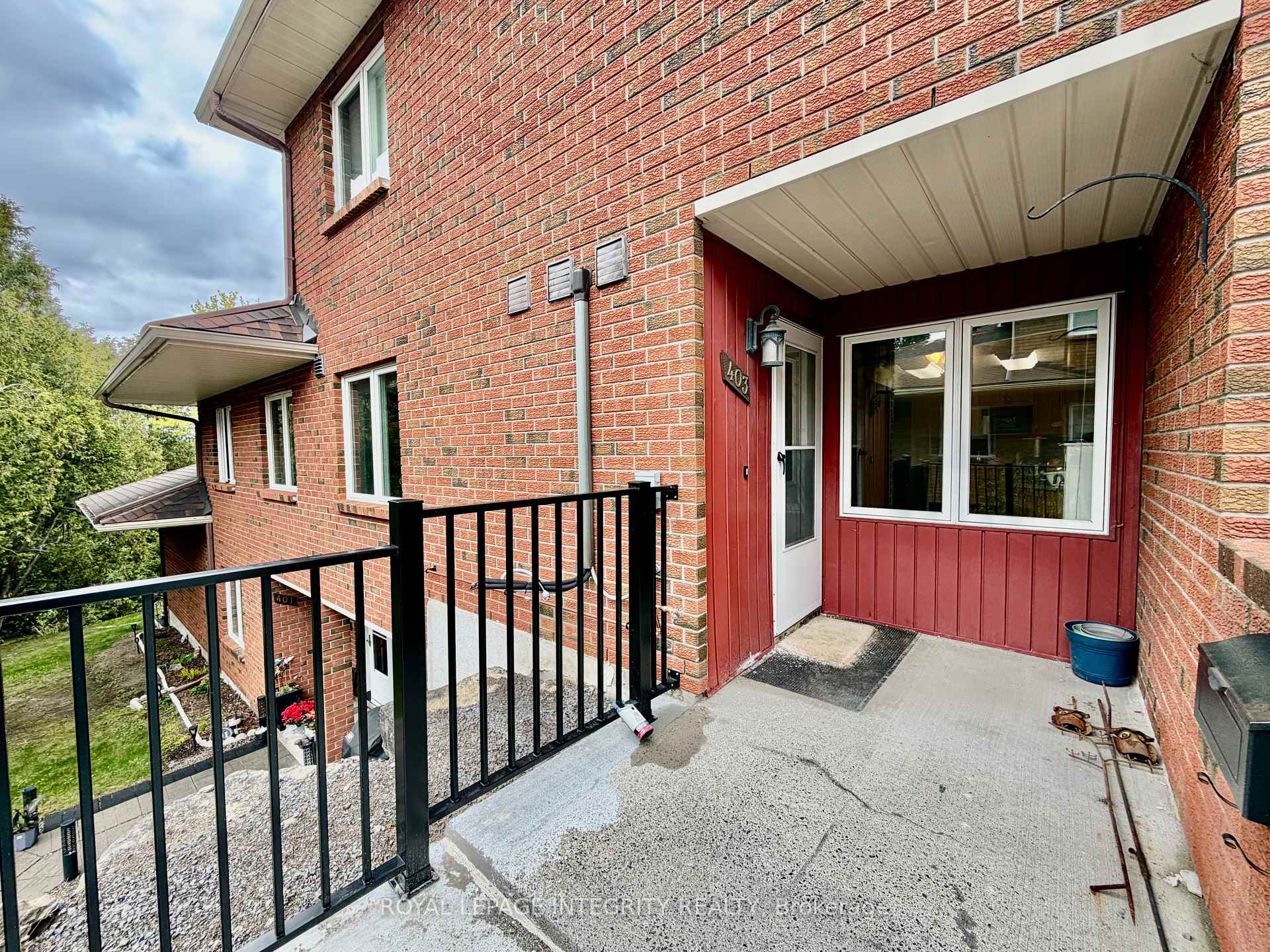 26 - 403 Stratas Circuit, Kanata, ON, exterior