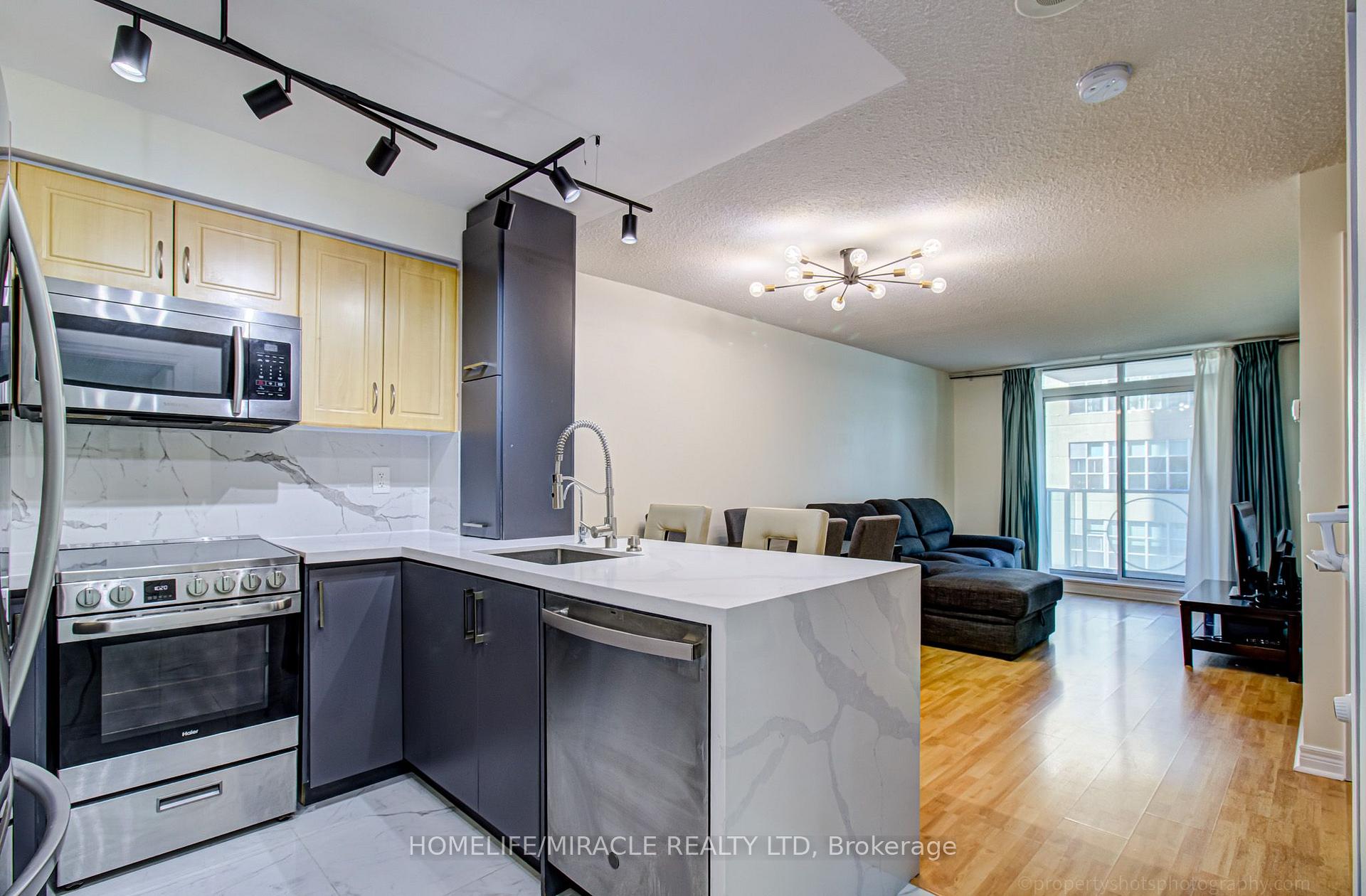705 - 212 Eglinton Avenue, Toronto C10, ON, exterior