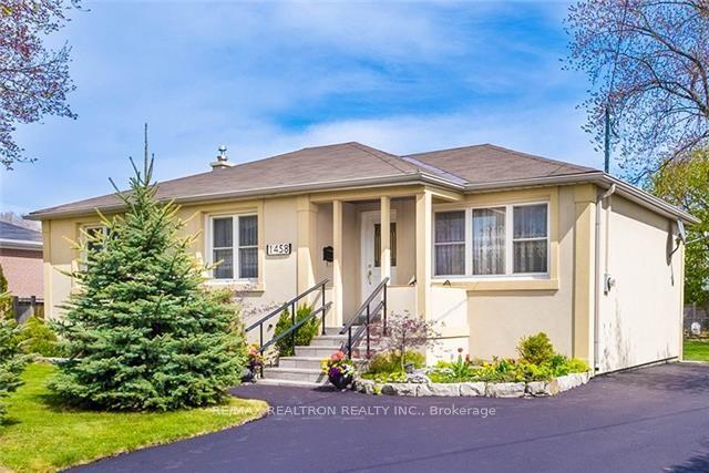 1458 Bridge Road, Oakville, ON, exterior