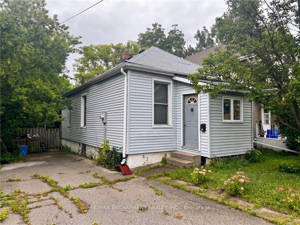 28 Brantdale Avenue, Hamilton, ON, exterior