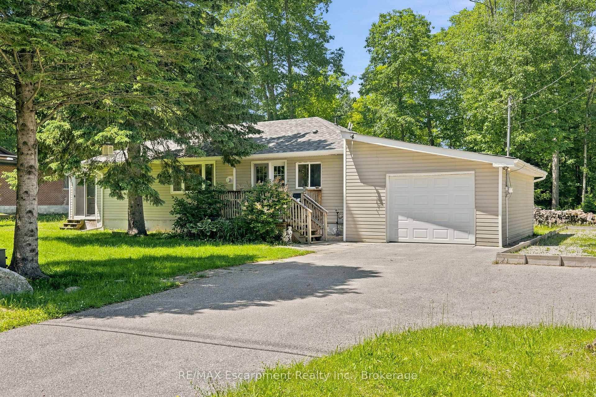 16 Hiawatha Road, Tiny, ON, exterior