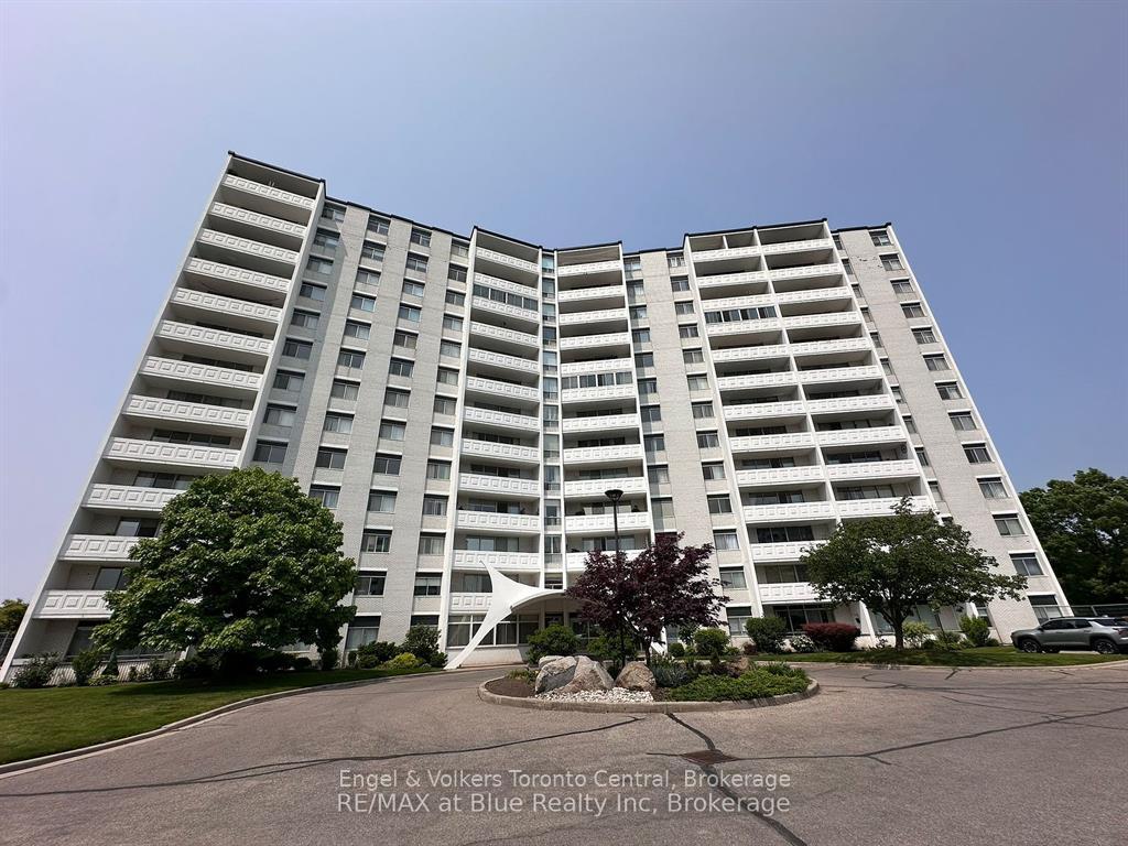 502 - 15 Towering Heights Boulevard, St. Catharines, ON, exterior