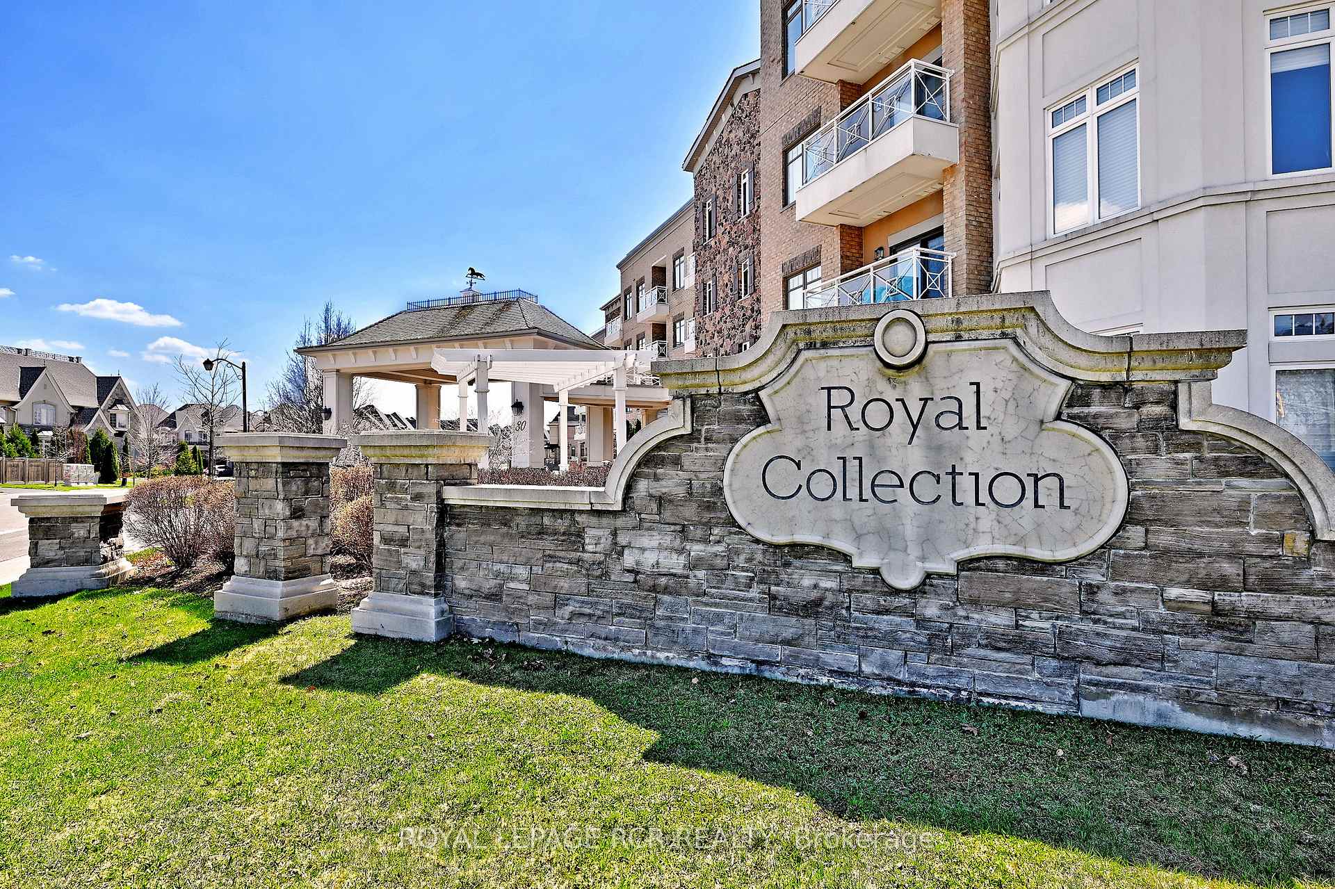 416 - 80 Burns Boulevard, King, ON, exterior