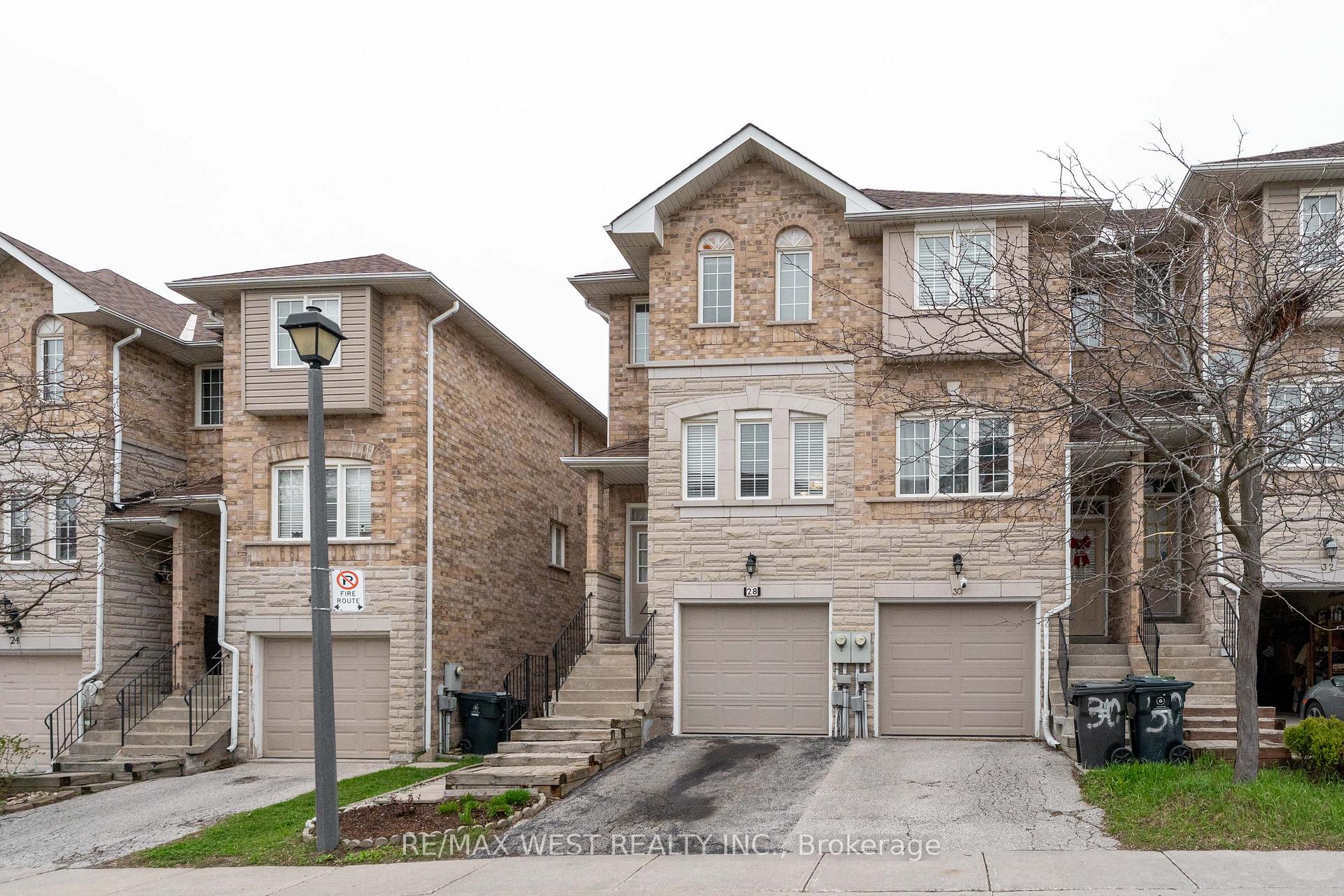28 Shining Star Crescent, Toronto W04, ON, exterior