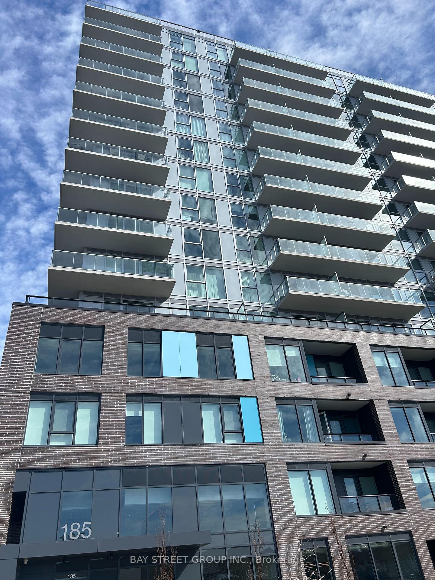 612 - 185 Deerfield Drive, Newmarket, ON, exterior
