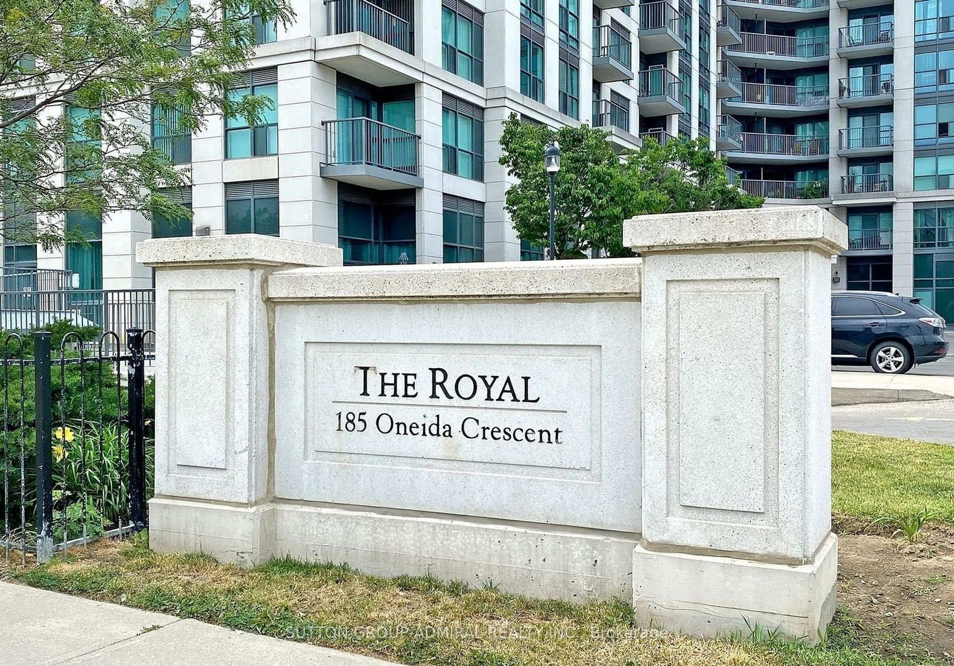 911 - 185 Oneida Crescent, Richmond Hill, ON, exterior