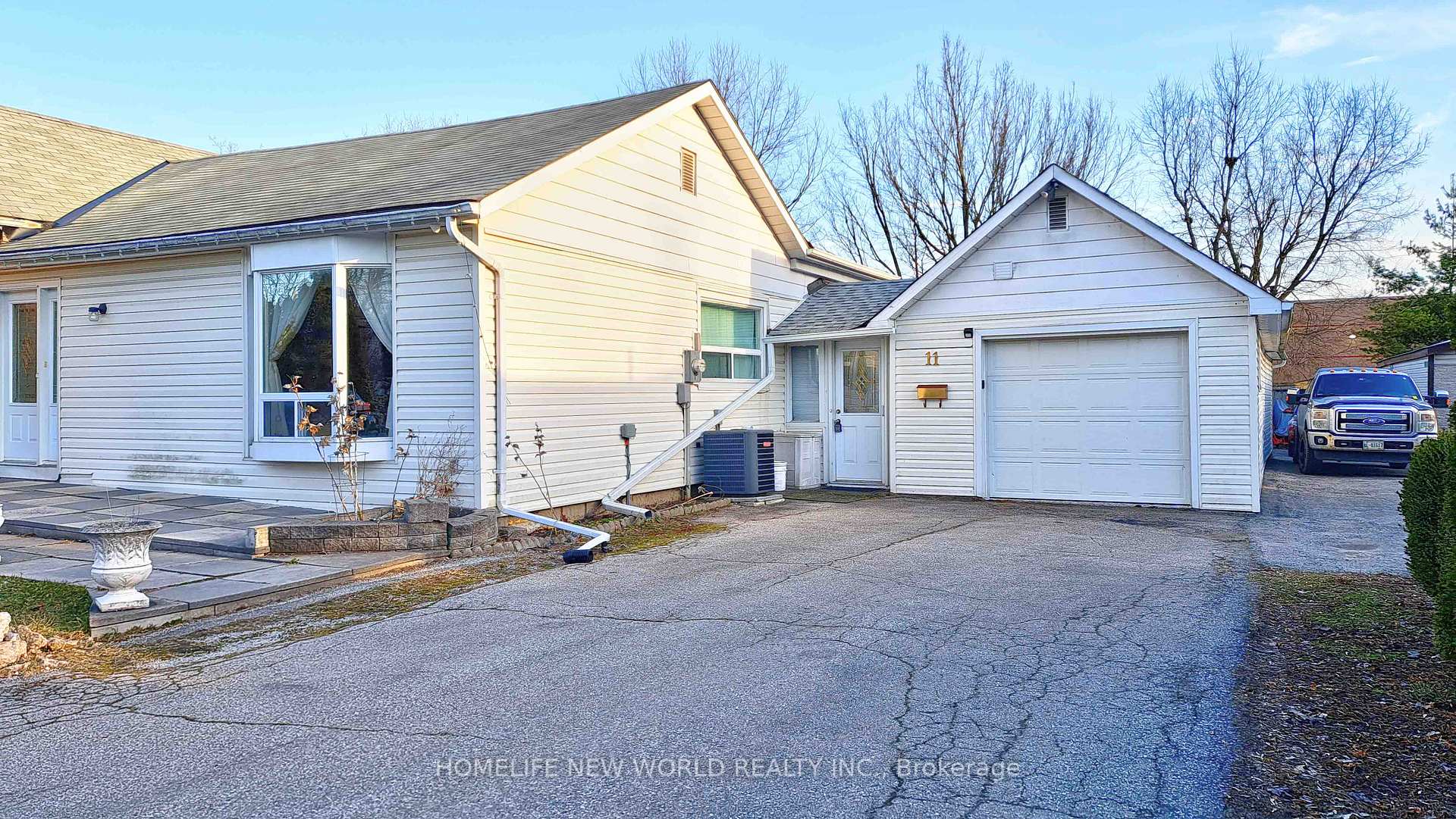 11 Riverglen Drive, Georgina, ON, exterior
