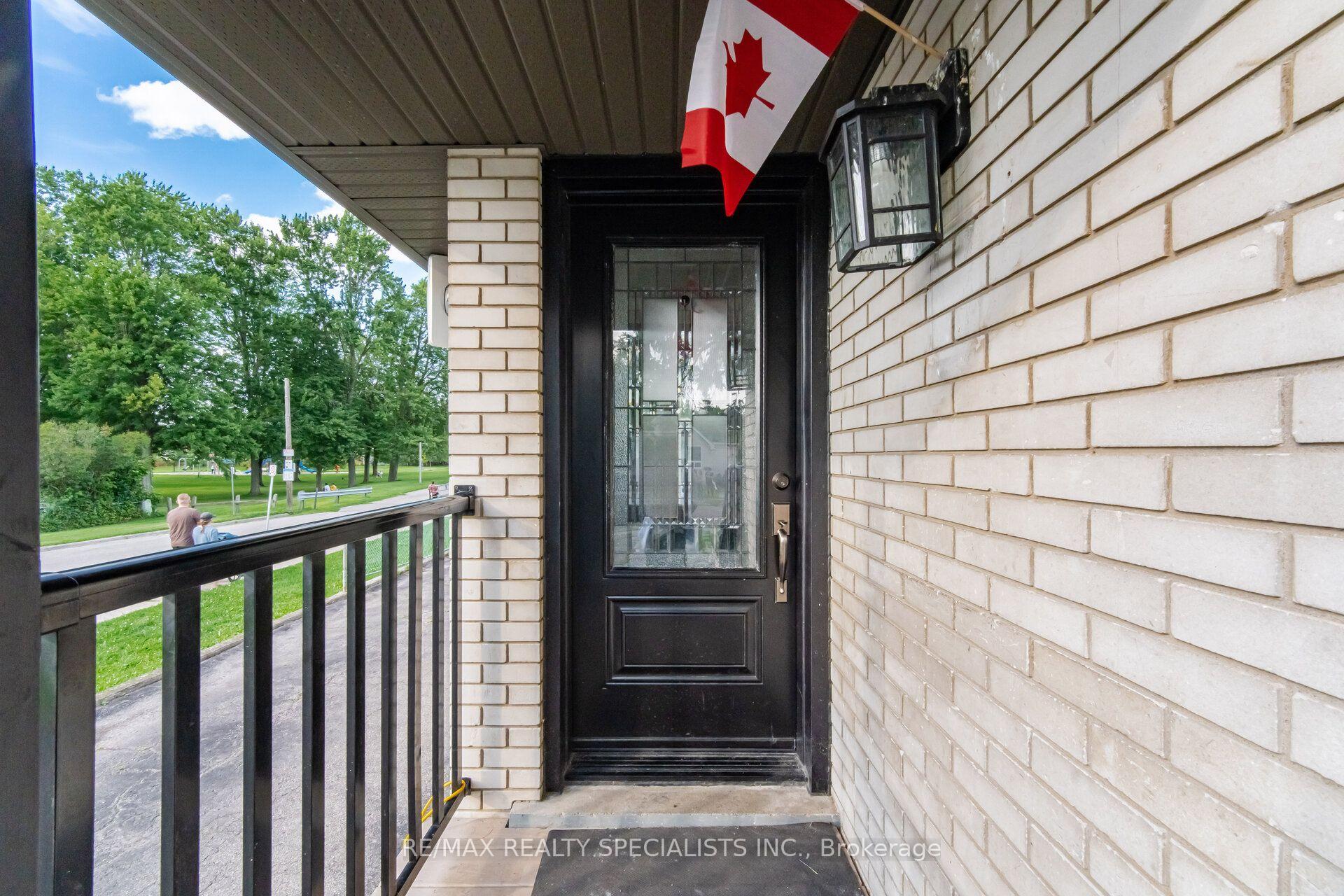 60 Elmwood Avenue, Cambridge, ON, exterior