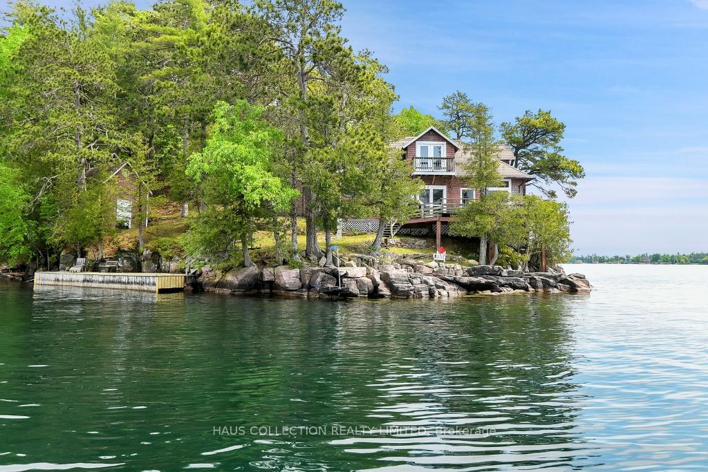 1 LITTLE GRENADIER Island, Leeds and the Thousand Islands, ON, exterior