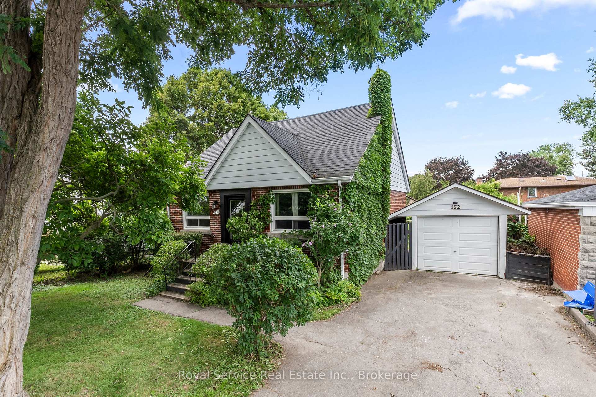 152 Harmony Road S, Oshawa, ON, exterior