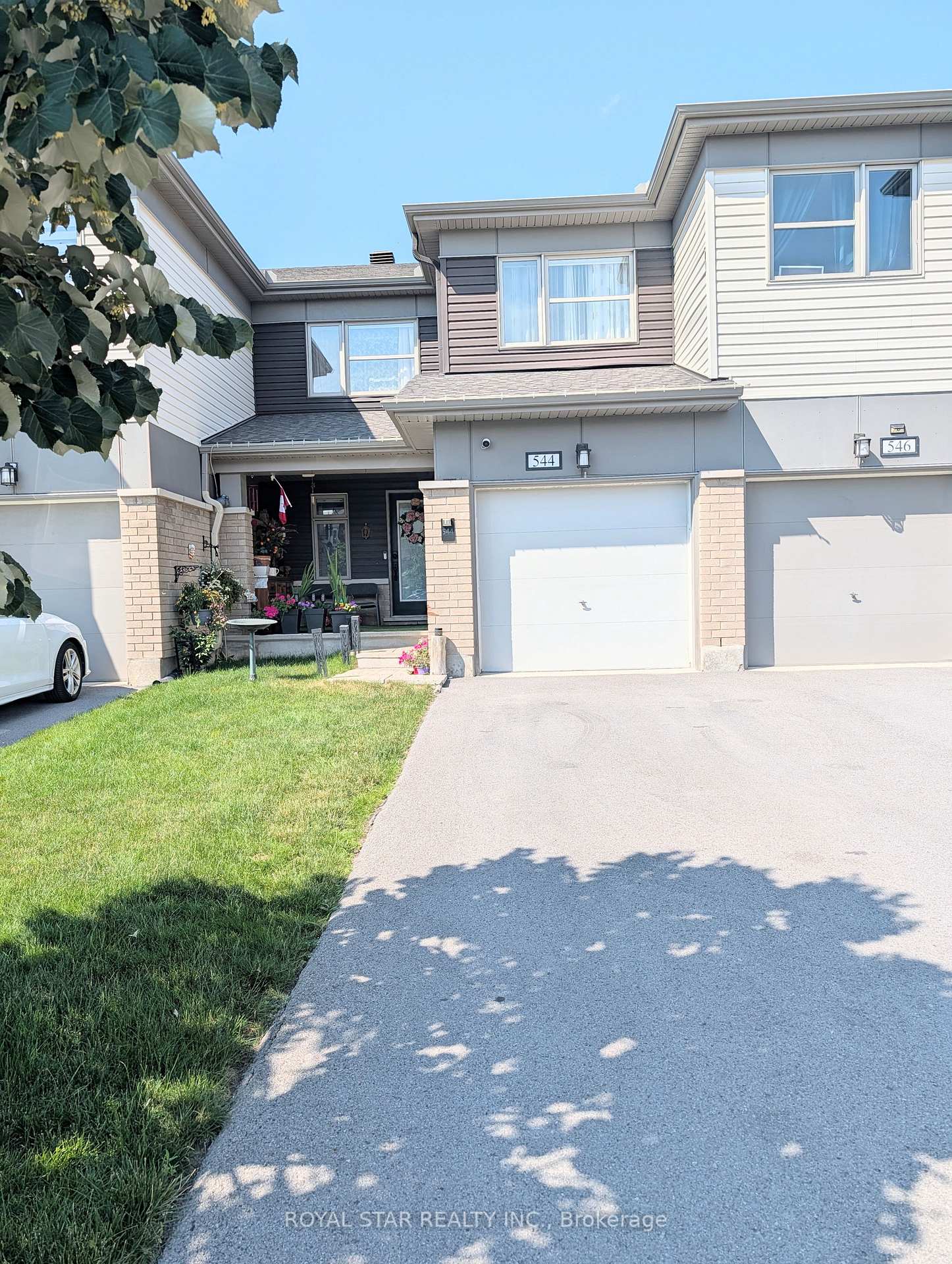 544 Roundleaf Way, Kanata, ON, exterior