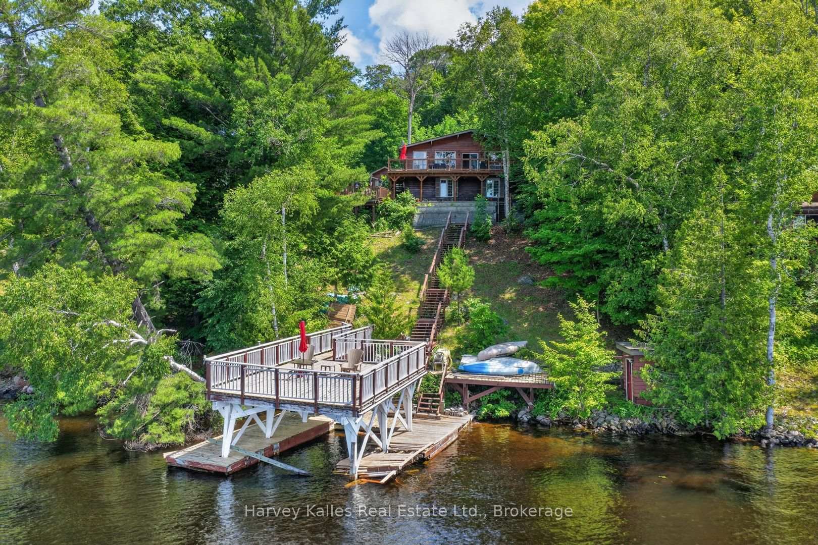 260 West Point Sands Road, Huntsville, ON, exterior