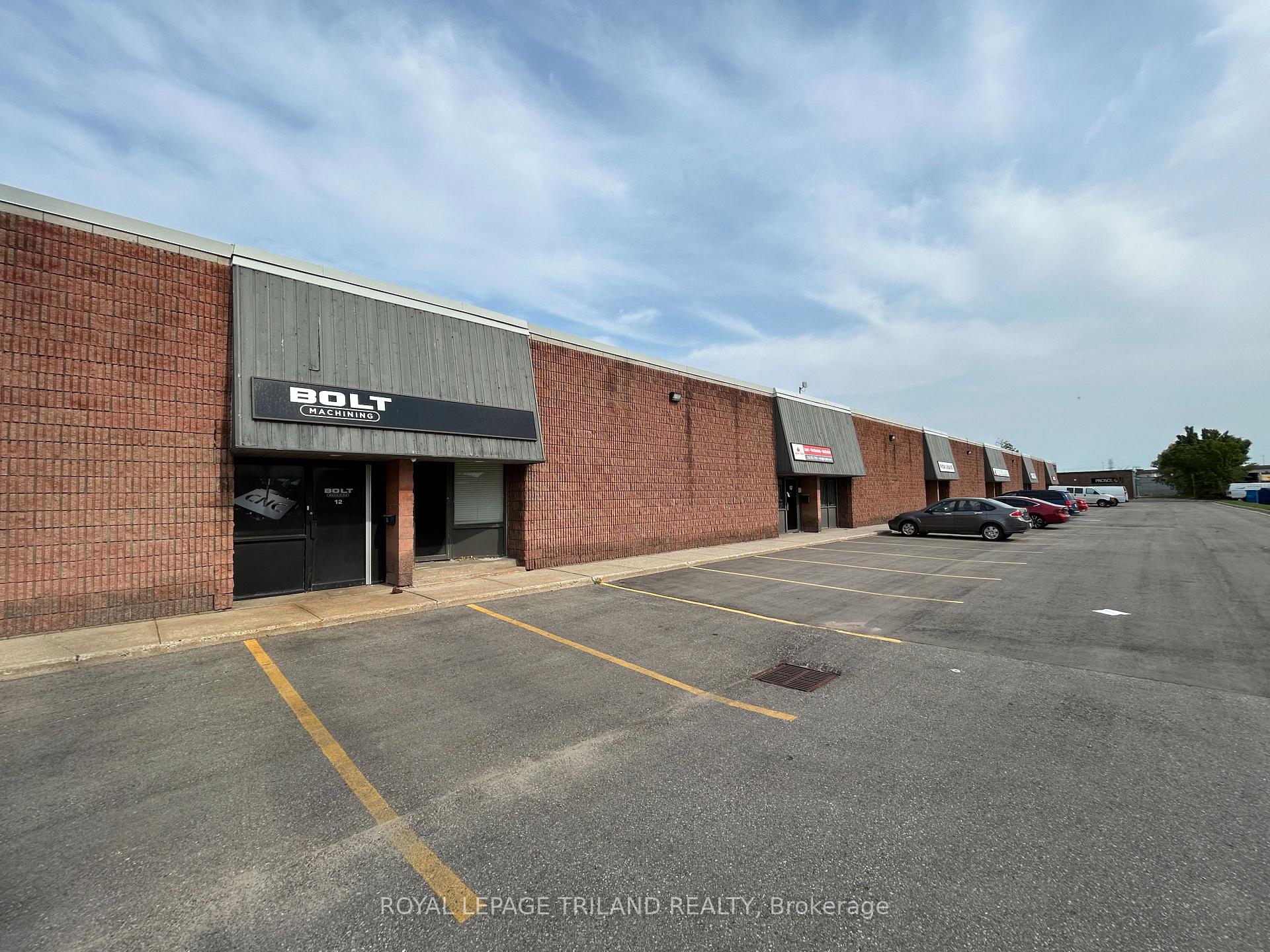 12 - 96 Bessemer Court, London South, ON, exterior