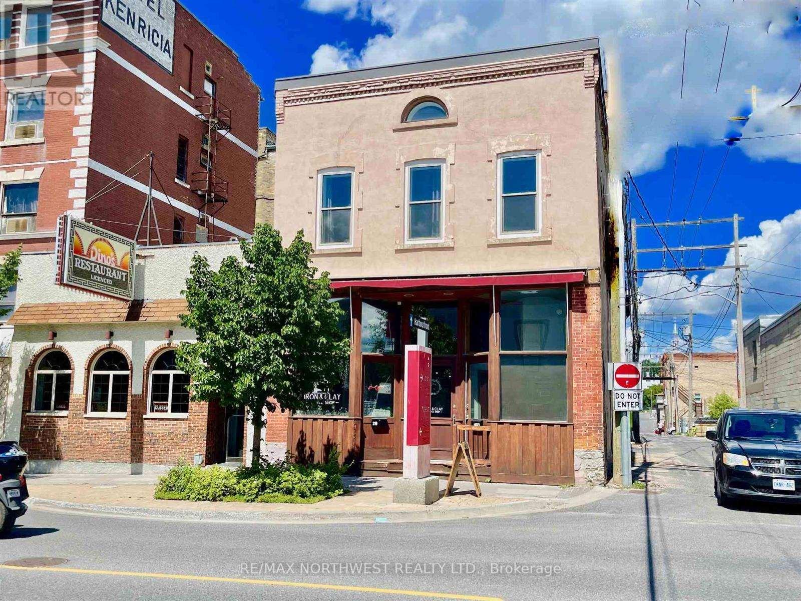 210 Second Street S, Kenora, ON, exterior
