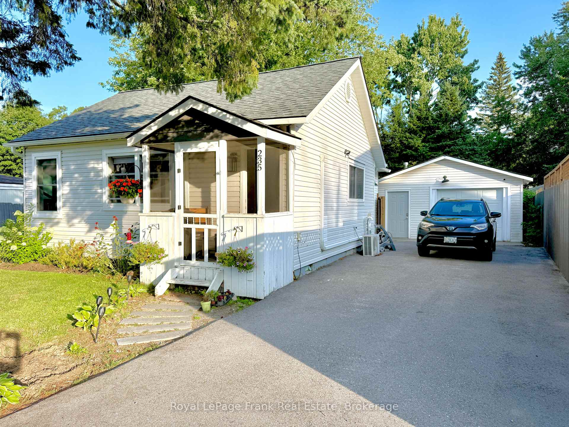 235 Kingswood Drive, Gravenhurst, ON, exterior