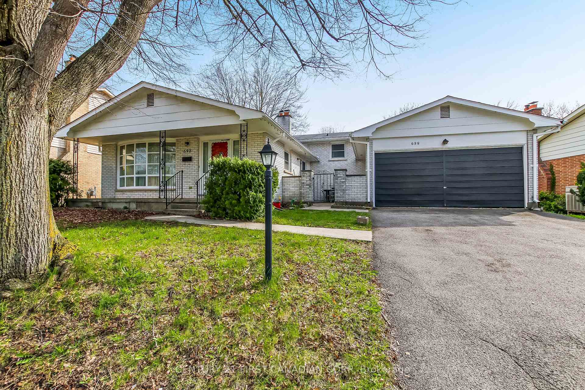 698 Chiddington Avenue, London South, ON, exterior