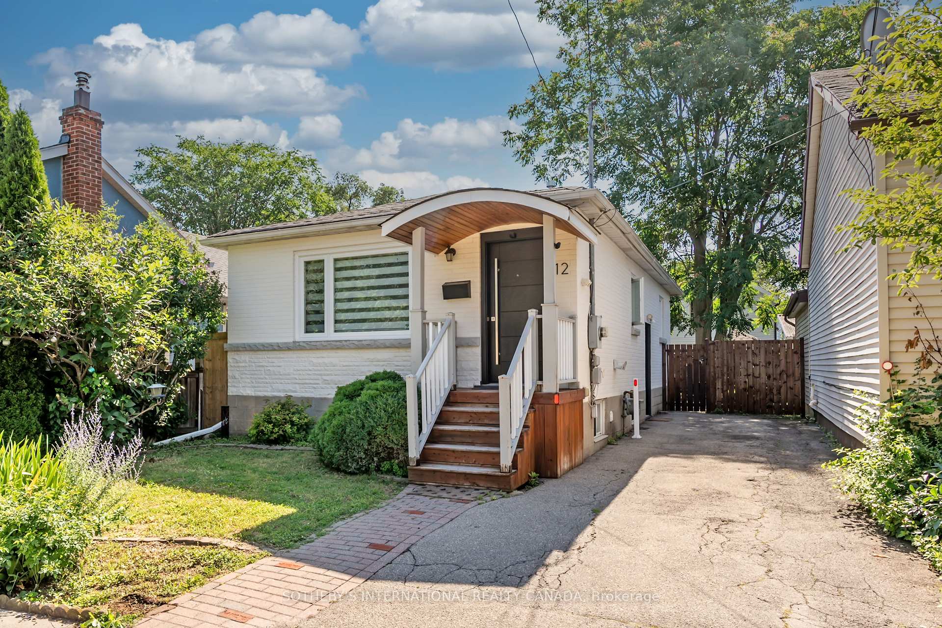 12 Peel Street S, Hamilton, ON, exterior