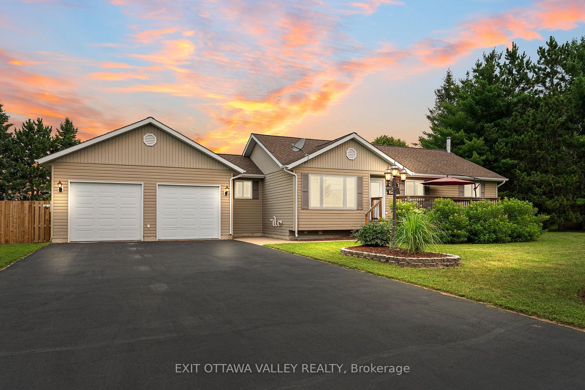 62 Meadowview Drive, Whitewater Region, ON, exterior