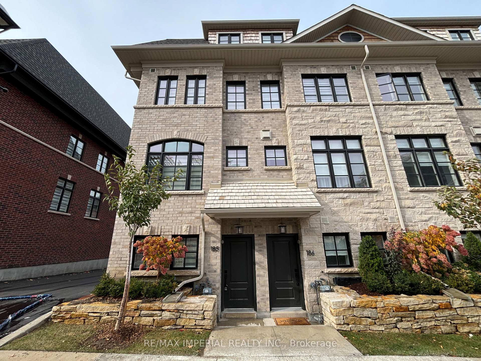 185 - 70 Lunar Crescent, Mississauga, ON, exterior