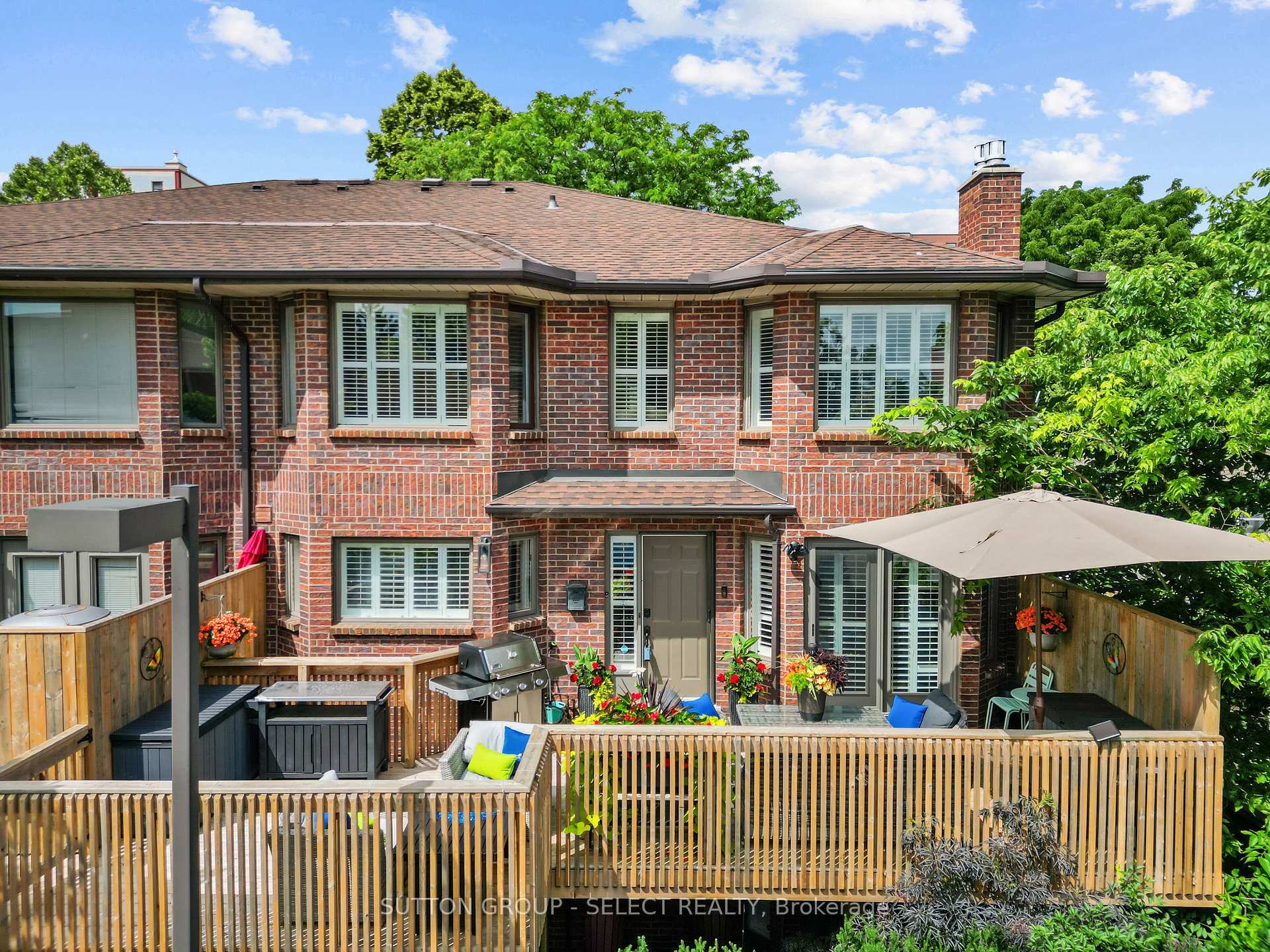 14 - 152 Albert Street, London East, ON, exterior