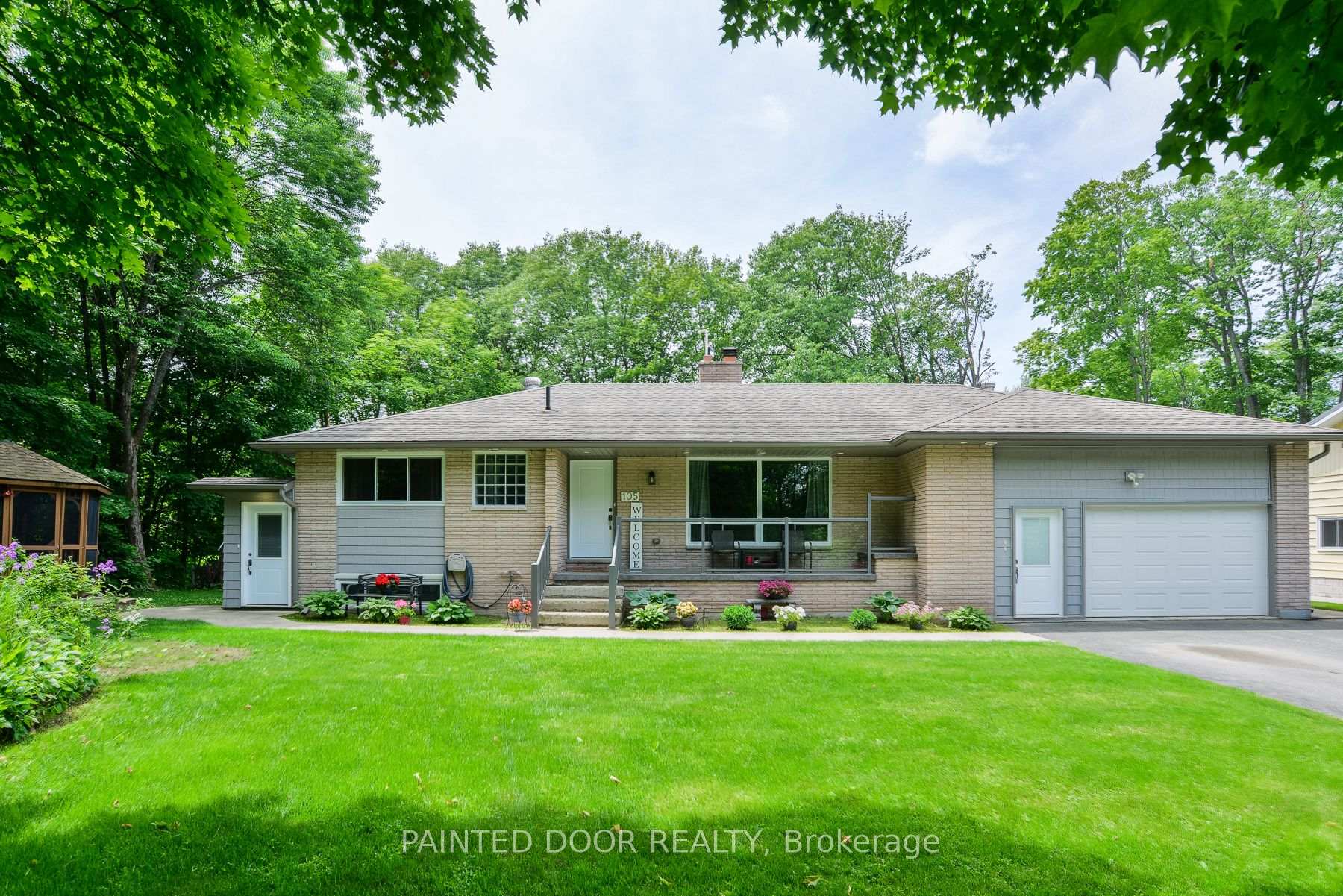 105 Wellington Street, Gravenhurst, ON, exterior