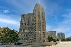 2101 - 3700 Kaneff Crescent, Mississauga, ON, exterior