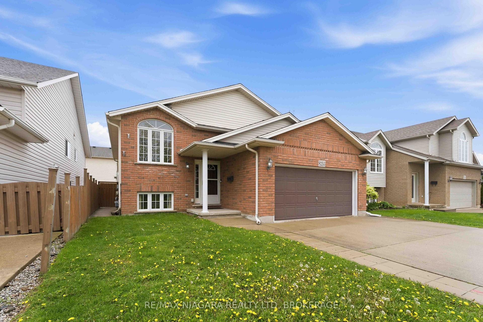 8253 Costabile Drive, Niagara Falls, ON, exterior