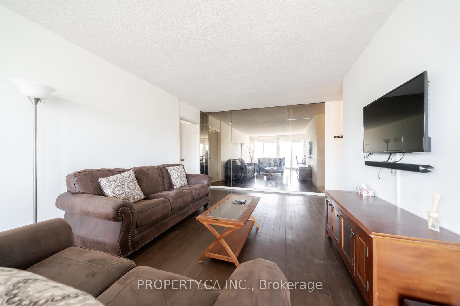 404 - 45 Westmount Road N, Waterloo, ON, exterior