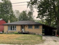 365 Pinegrove Street, Gravenhurst, ON, exterior